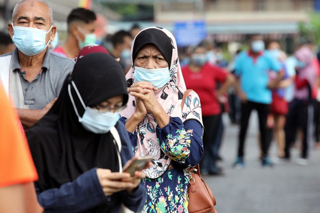 Malaysia bắt đầu hạn chế đi lại to&agrave;n quốc - Ảnh 1.