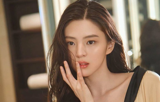 Vừa bị đồn thế chỗ Seo Ye Ji, tiểu tam quốc dân Han So Hee đã vội vàng lên tiếng phủ nhận - Ảnh 1.