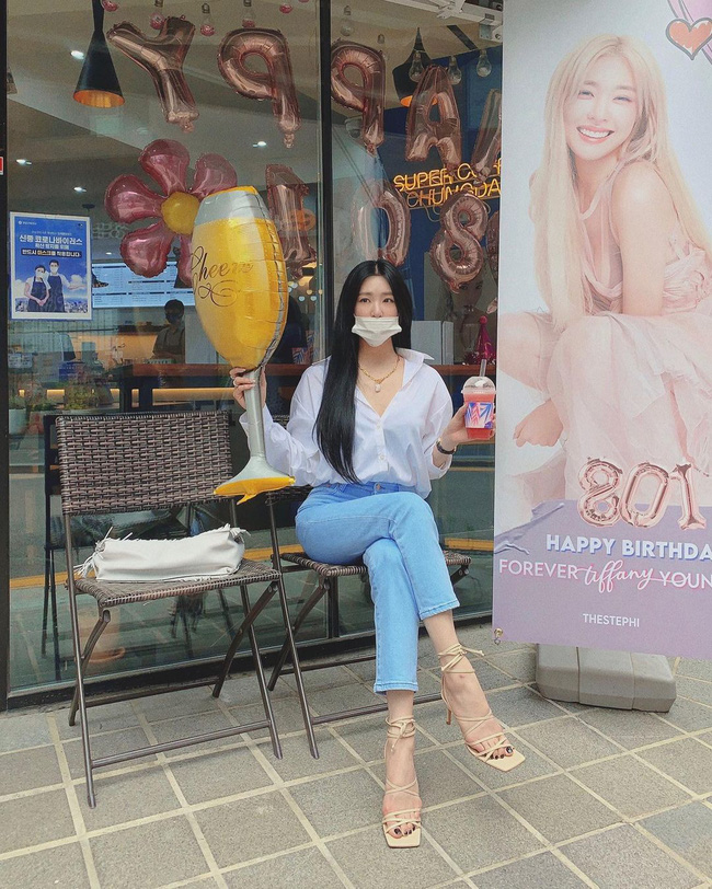 Chị em muốn mặc quần jeans kh&ocirc;ng chỉ trẻ m&agrave; c&ograve;n thanh lịch v&agrave; sang chảnh, h&atilde;y học c&aacute;c sao H&agrave;n 30+ - Ảnh 1.