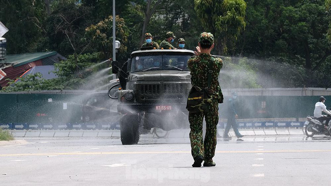 Điều gì xảy ra bên trong 2 tâm dịch Covid-19 ở Hà Nội: Tình hình của chúng tôi không phức tạp như nhiều người nghĩ - Ảnh 4.