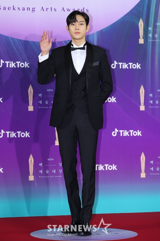 Siêu thảm đỏ Baeksang 2021: Song Joong Ki - Kim Soo Hyun át cả nữ thần Suzy, “ác nữ” Kim So Yeon o ép vòng 1 dẫn đầu đoàn sao Penthouse - Ảnh 7.