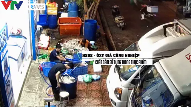 Vạch trần chiêu trò dùng hóa chất công nghiệp tẩy trắng mực bẩn ngay giữa Hà Nội - Ảnh 2.