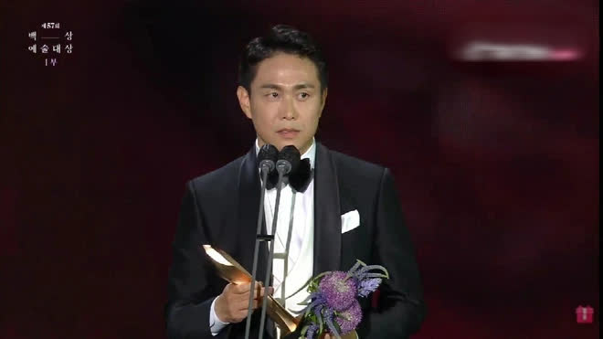 Kết quả Baeksang 2021: Yoo Ah In lại lên ngôi Ảnh Đế, ác nữ Penthouse được xướng tên rồi - Ảnh 6. Kết quả Baeksang 2021: Yoo Ah In lại lên ngôi Ảnh Đế, ác nữ Penthouse được xướng tên rồi - Ảnh 6.