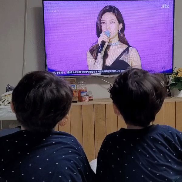 Cháu trai cổ vũ Song Joong Ki giành giải tại Baeksang 2021, nhưng lại lỡ lộ ra sự u mê với nữ thần Kpop này? - Ảnh 3.