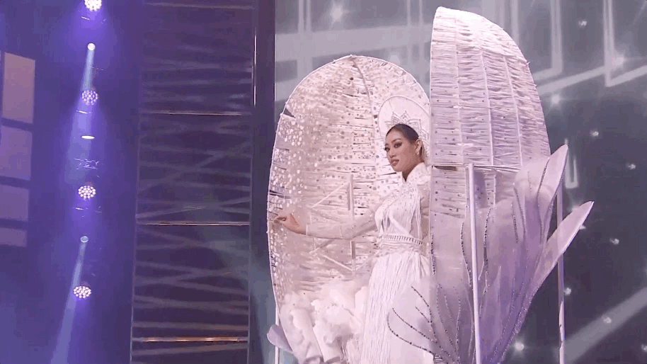 Khánh Vân trình diễn Kén Em quảng bá ngành dệt may Việt Nam tại Miss  Universe