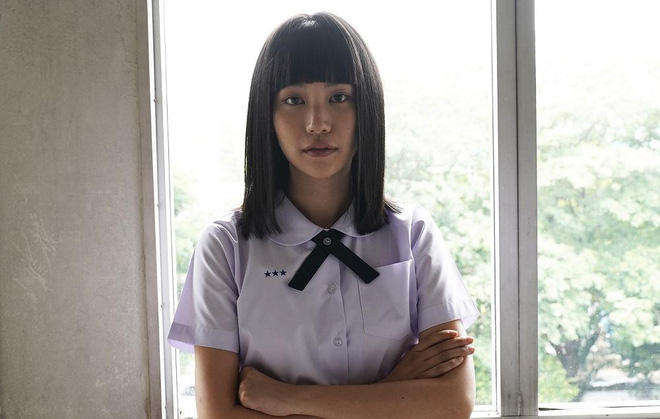 Đến Nanno (Girl From Nowhere) cũng mắc bệnh cột sống như Gen Z, cụ thể thế nào giải thích coi! - Ảnh 1. Đến Nanno (Girl From Nowhere) cũng mắc bệnh cột sống như Gen Z, cụ thể thế nào giải thích coi! - Ảnh 1.