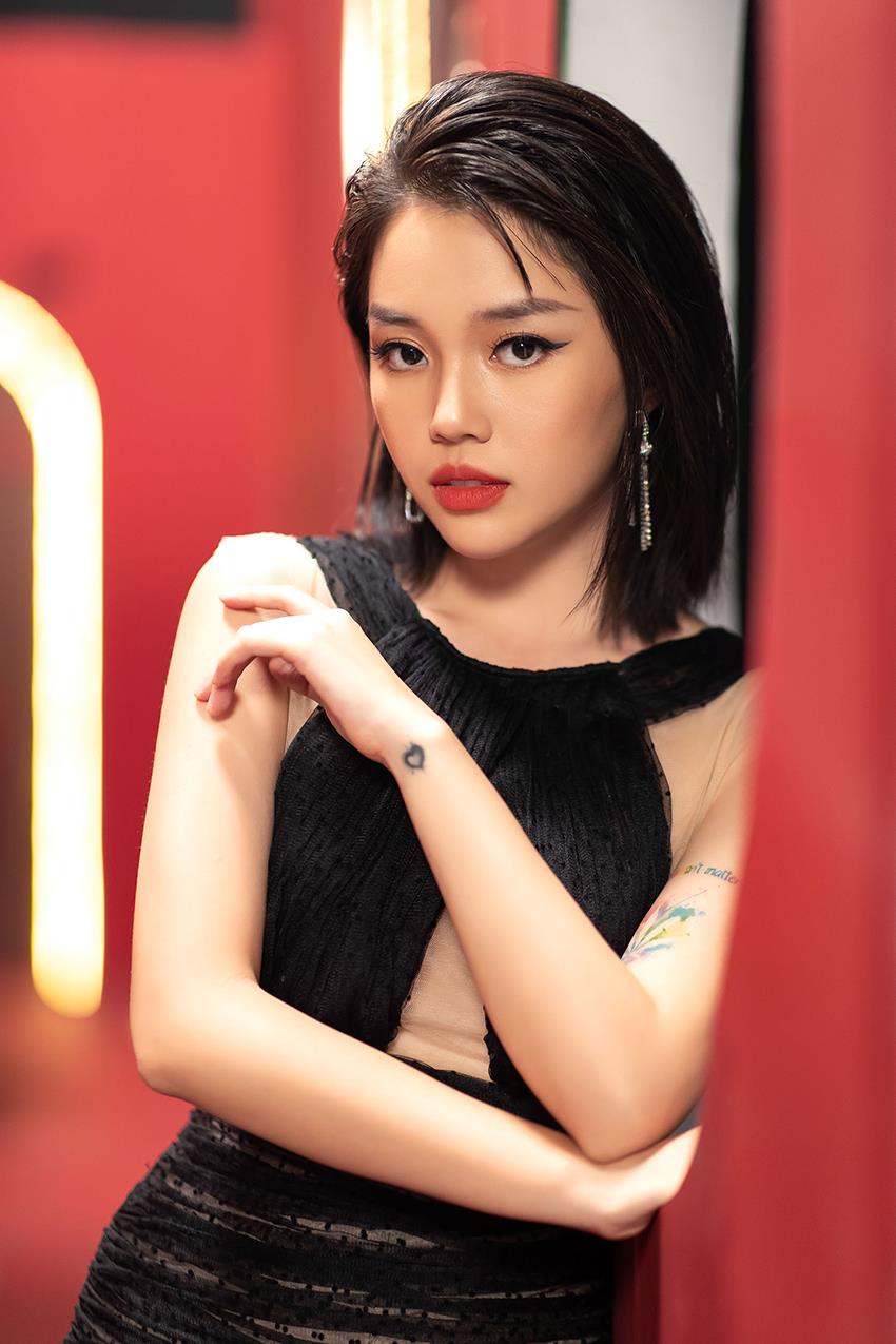 Linh Ngọc Đàm thiên biến vạn hoá mỗi lần góp mặt trong các MV, bạn thích phiên bản nào nhất? - Ảnh 7. Linh Ngọc Đàm thiên biến vạn hoá mỗi lần góp mặt trong các MV, bạn thích phiên bản nào nhất? - Ảnh 7.