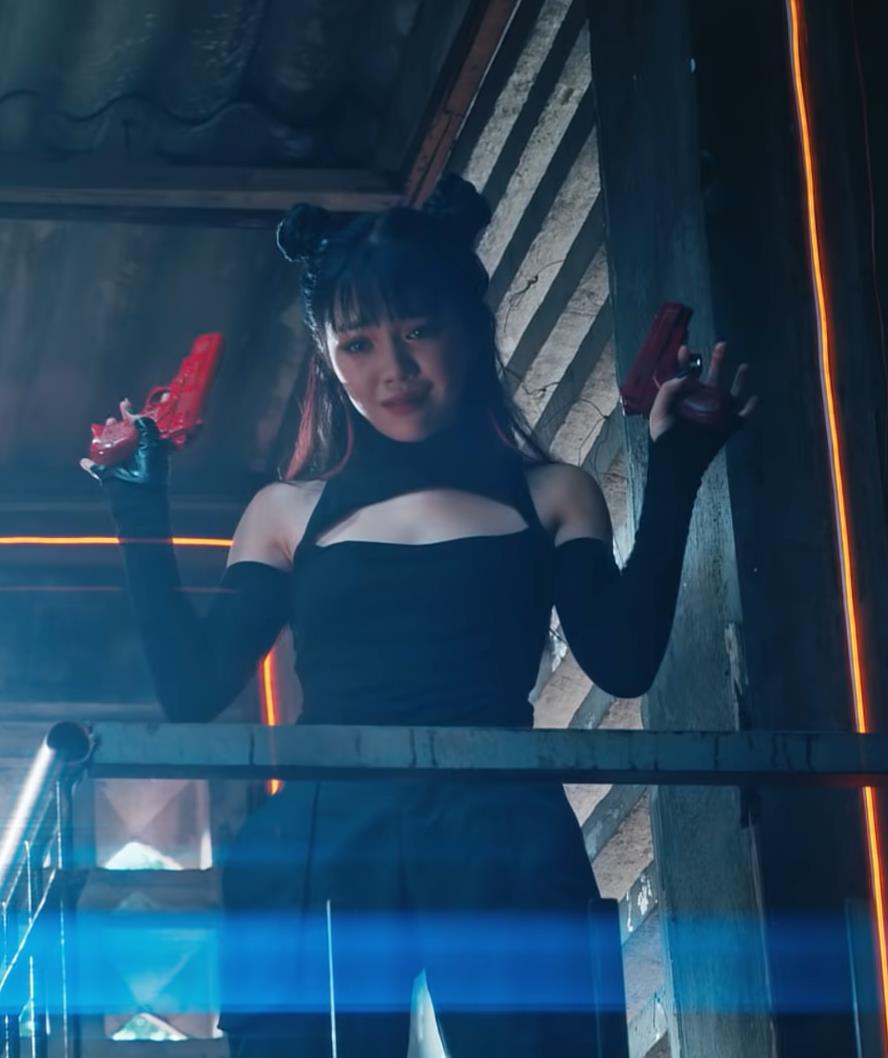 Linh Ngọc Đàm thiên biến vạn hoá mỗi lần góp mặt trong các MV, bạn thích phiên bản nào nhất? - Ảnh 9. Linh Ngọc Đàm thiên biến vạn hoá mỗi lần góp mặt trong các MV, bạn thích phiên bản nào nhất? - Ảnh 9.