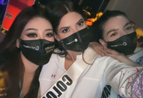 Khánh Vân bị bỏng nhẹ trong lúc làm tóc chuẩn bị cho đêm Chung kết Miss Universe - Ảnh 3.