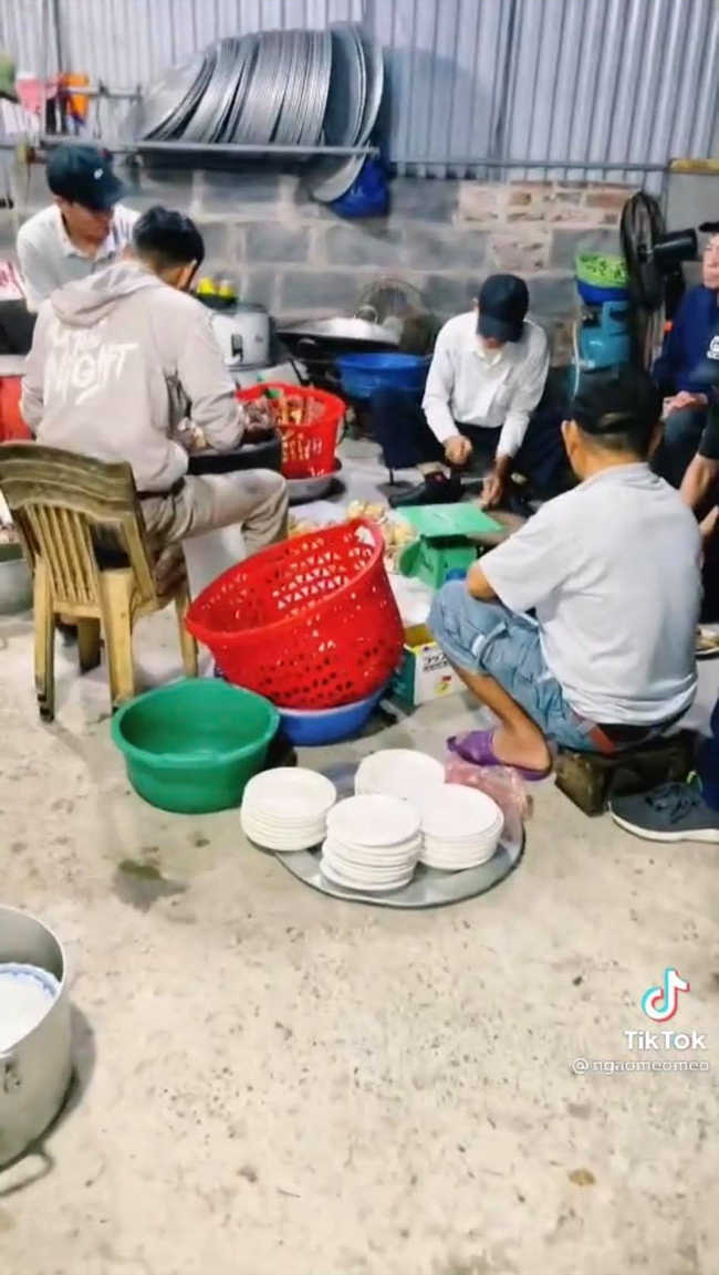 Khoe nhà có cỗ, thanh niên gây choáng khi tiết lộ nguyên đội hình bếp núc mà mọi chị em ai cũng vỗ đùi vì quá ưng! - Ảnh 2.