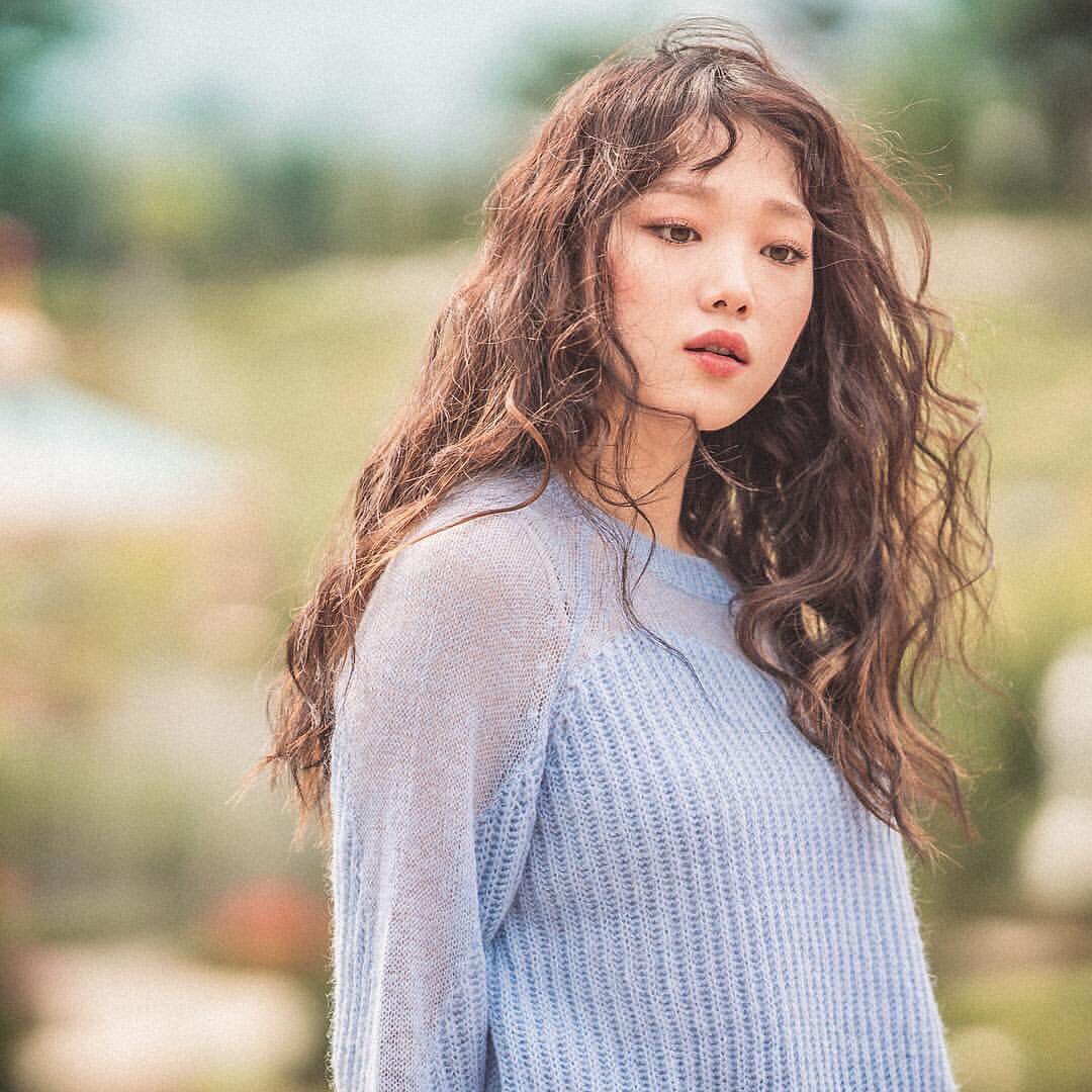 Lee Sung Kyung Collaborates With Chanel Beauty In Latest ELLE Pictorial