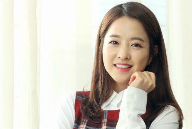 Vẫn biết Park Bo Young hack tuổi thần sầu, nhưng U35 mà mặc đồng phục học sinh trông như 15 tuổi thế này ai đọ lại? - Ảnh 4.