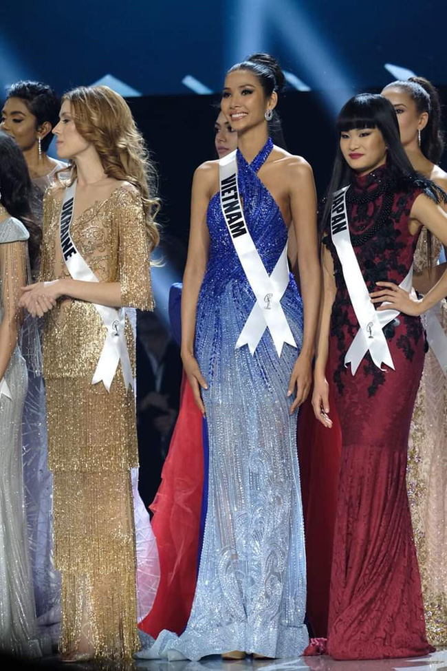 7 chiếc váy đẹp nhất Miss Universe của mỹ nhân Việt: Toàn cực phẩm nhưng ai mới là người nổi nhất? - Ảnh 2.
