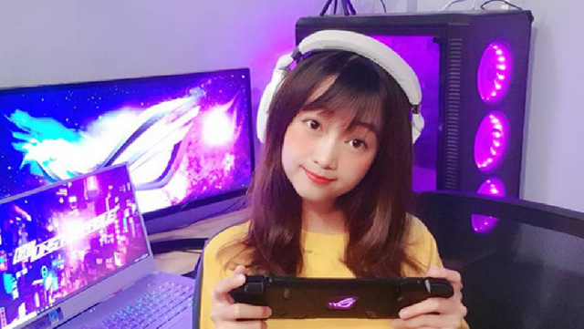 Livestream trên sóng, các nữ streamer có gương mặt học sinh gây lú bởi tuổi đời thật - Ảnh 1.