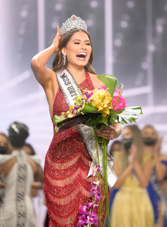 Miss Universe 2020 chỉ được làm Hoa hậu vỏn vẹn 7 tháng, nhiệm kỳ ngắn chưa từng thấy trong lịch sử vì lí do này - Ảnh 2.