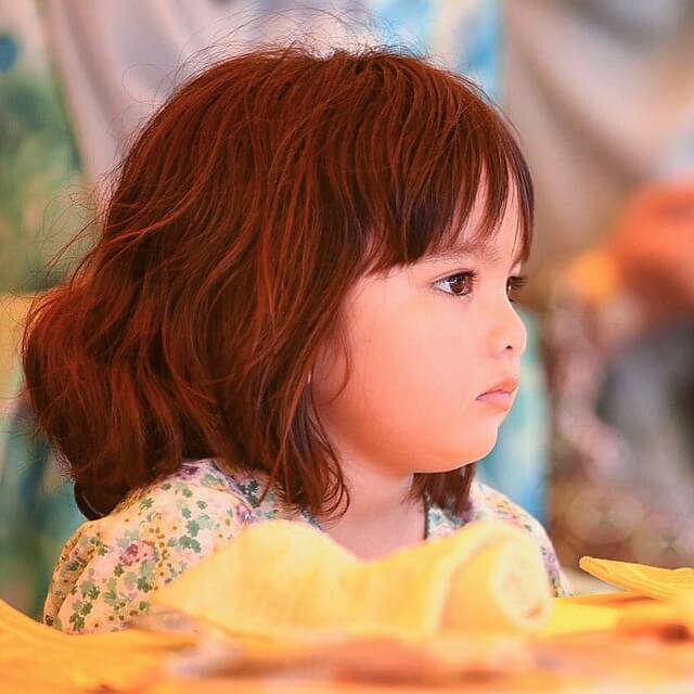 Tiểu công chúa Malaysia xinh xắn hết nấc nhưng biểu cảm có 1-0-2 của bé mới là điều đốn tim người xem - Ảnh 1.