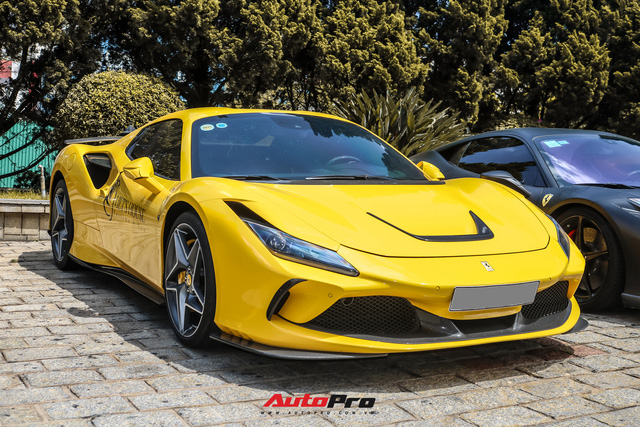 Ferrari F8 Spider của nữ doanh nhân cà phê 9x nâng cấp hàng loạt đồ chơi hàng hiệu - Ảnh 1.