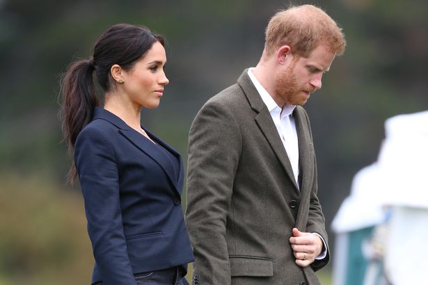 Tiết lộ lý do khiến Meghan Markle không thể quay trở về hoàng gia, làm Harry cũng bị ngăn cản về với gia đình - Ảnh 2.