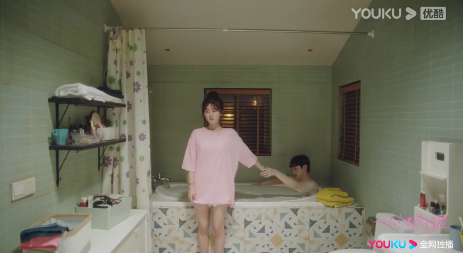 Triệu Lộ Tư - Đinh Vũ Hề vừa chia tay liền gợi cảm hết cỡ với t&igrave;nh mới trẻ đẹp, t&iacute;nh k&egrave;n cựa nhau từng ch&uacute;t hay g&igrave;? - Ảnh 5.