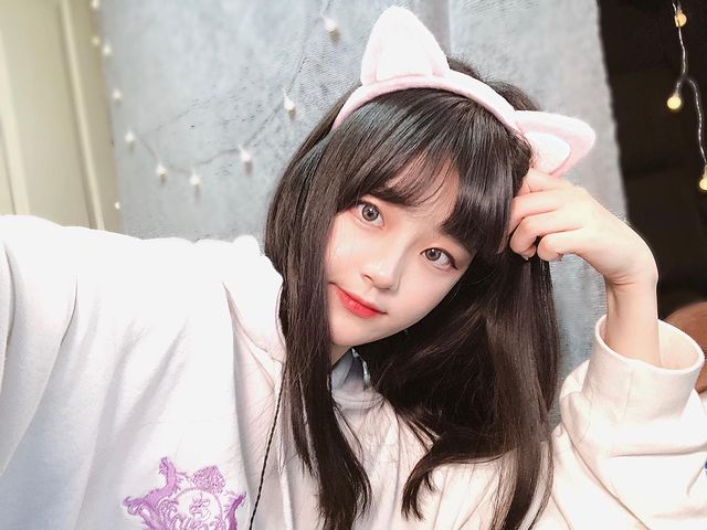 Được khen dễ thương, gợi cảm, nữ streamer bất ngờ cởi &aacute;o khoe cơ bắp vạm vỡ, tuy&ecirc;n bố biết &iacute;t nhất 5 loại v&otilde; - Ảnh 1.