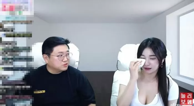 Bị anti-fan chỉ trích: Cho 10 tỷ để chứng minh bản thân không đi khách, nữ streamer xinh đẹp bật khóc nức nở trên sóng - Ảnh 5.