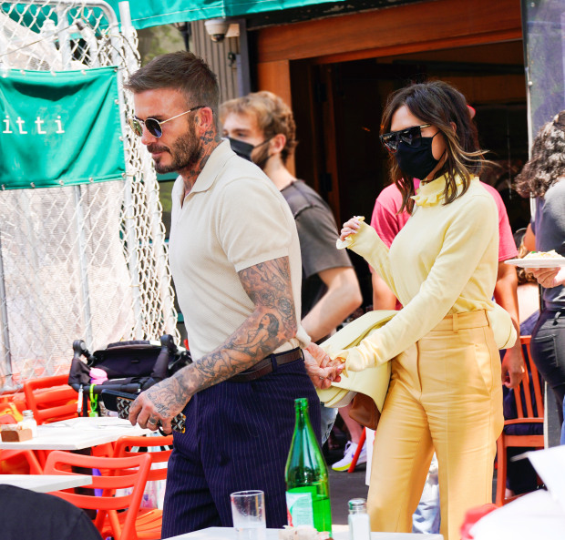 David Beckham kè kè bên bà xã khi cả hai cùng tới Mỹ, gây ấn tượng bằng loạt hành động cực ga lăng - Ảnh 1.