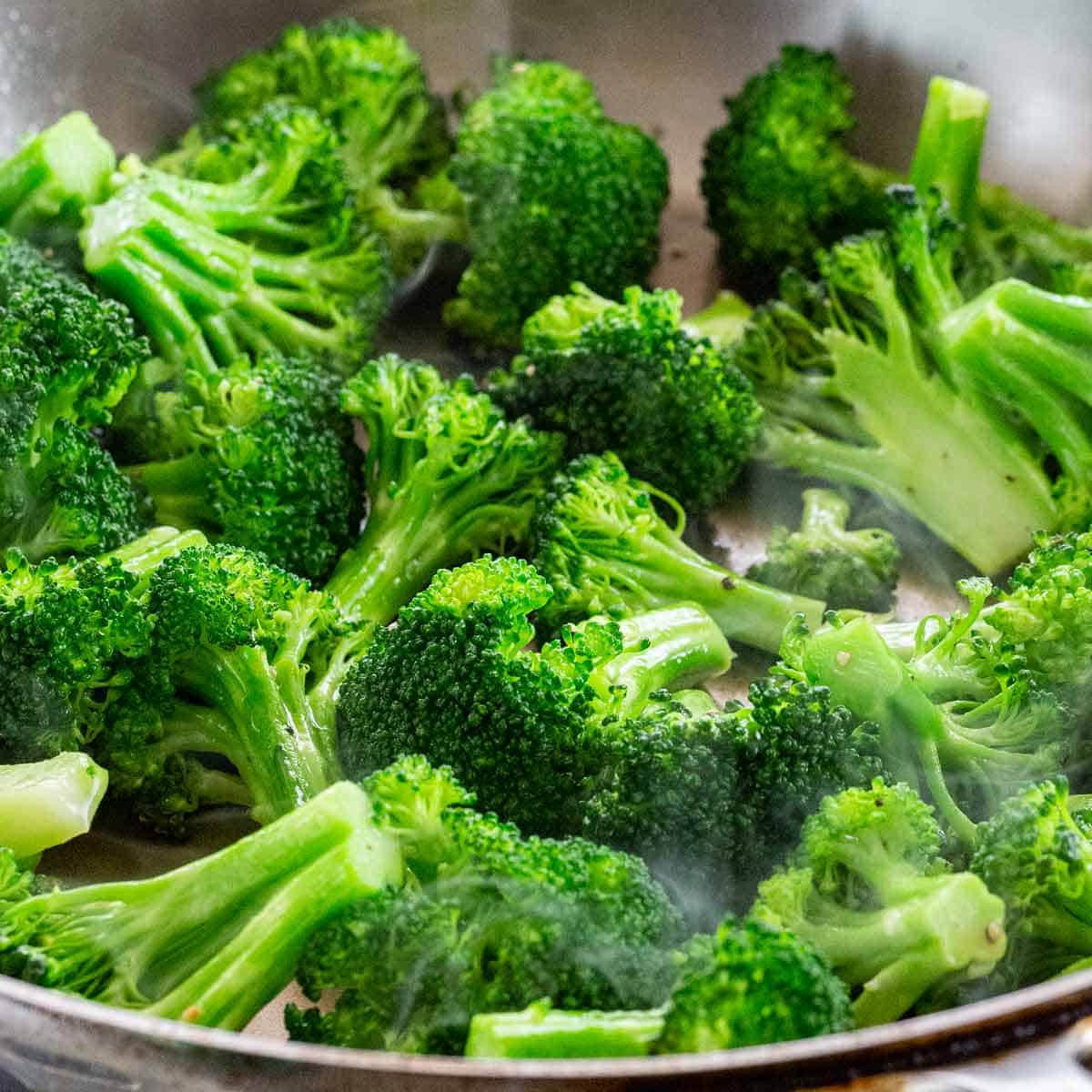 Những người ăn cần tây và bông cải xanh mà cảm thấy đắng thì có ít nguy cơ mắc Covid-19 hơn - Ảnh 1.
