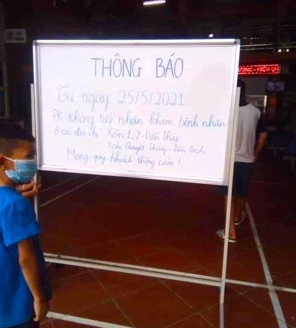 X&ocirc;n xao ph&ograve;ng kh&aacute;m tư ở Nghệ An th&ocirc;ng b&aacute;o từ chối tiếp nhận người d&acirc;n ở x&atilde; bị gi&atilde;n c&aacute;ch x&atilde; hội - Ảnh 2.