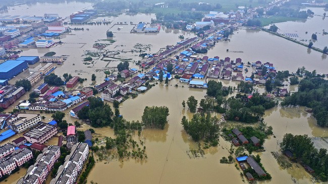 71 con sông vượt mức báo động, Trung Quốc chuẩn bị ứng phó với lũ lớn - Ảnh 1.