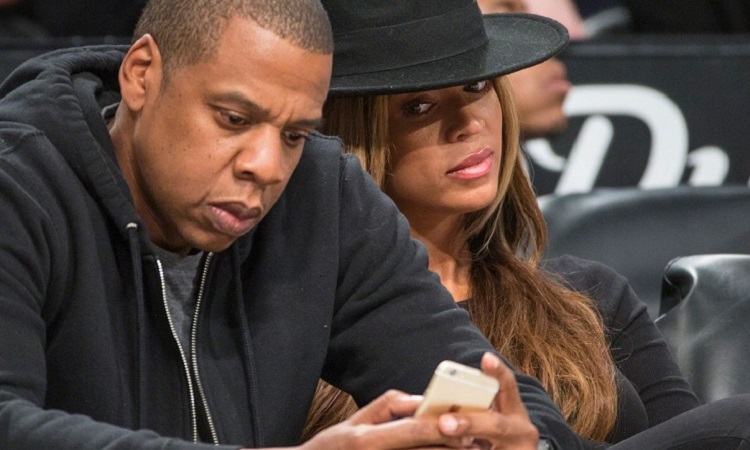 Mẹo nhỏ nhưng cực hay gi&uacute;p chống xem l&eacute;n tin nhắn tr&ecirc;n iPhone - Ảnh 1.