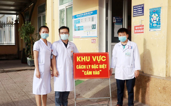 Vụ F1 tử vong khi chưa kịp xét nghiệm: Dỡ phong tỏa cách ly một khoa của bệnh viện - Ảnh 1.