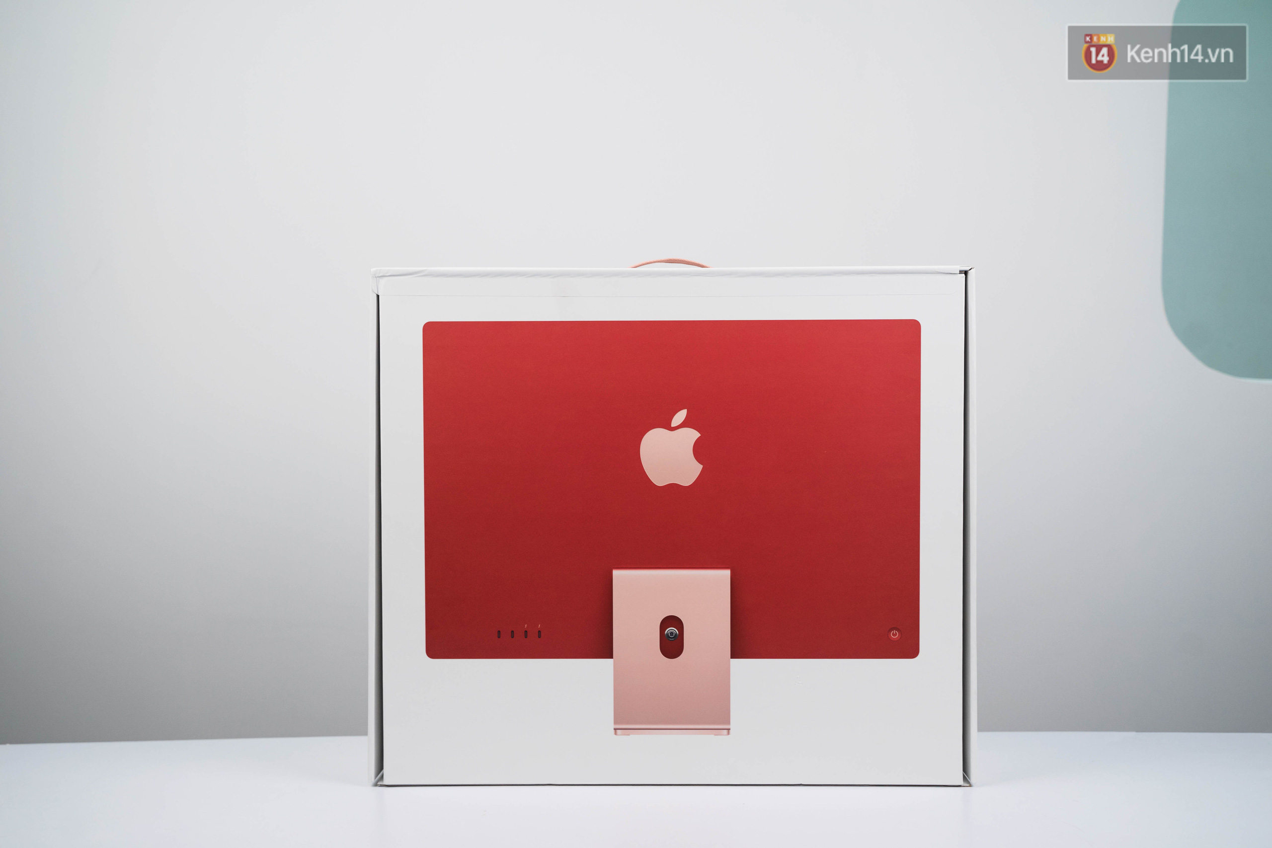 Mở hộp chiếc iMac 2021 đỏ ki&ecirc;u sa sang chảnh vừa về Việt Nam, nh&igrave;n l&agrave; muốn chốt đơn ngay! - Ảnh 3.