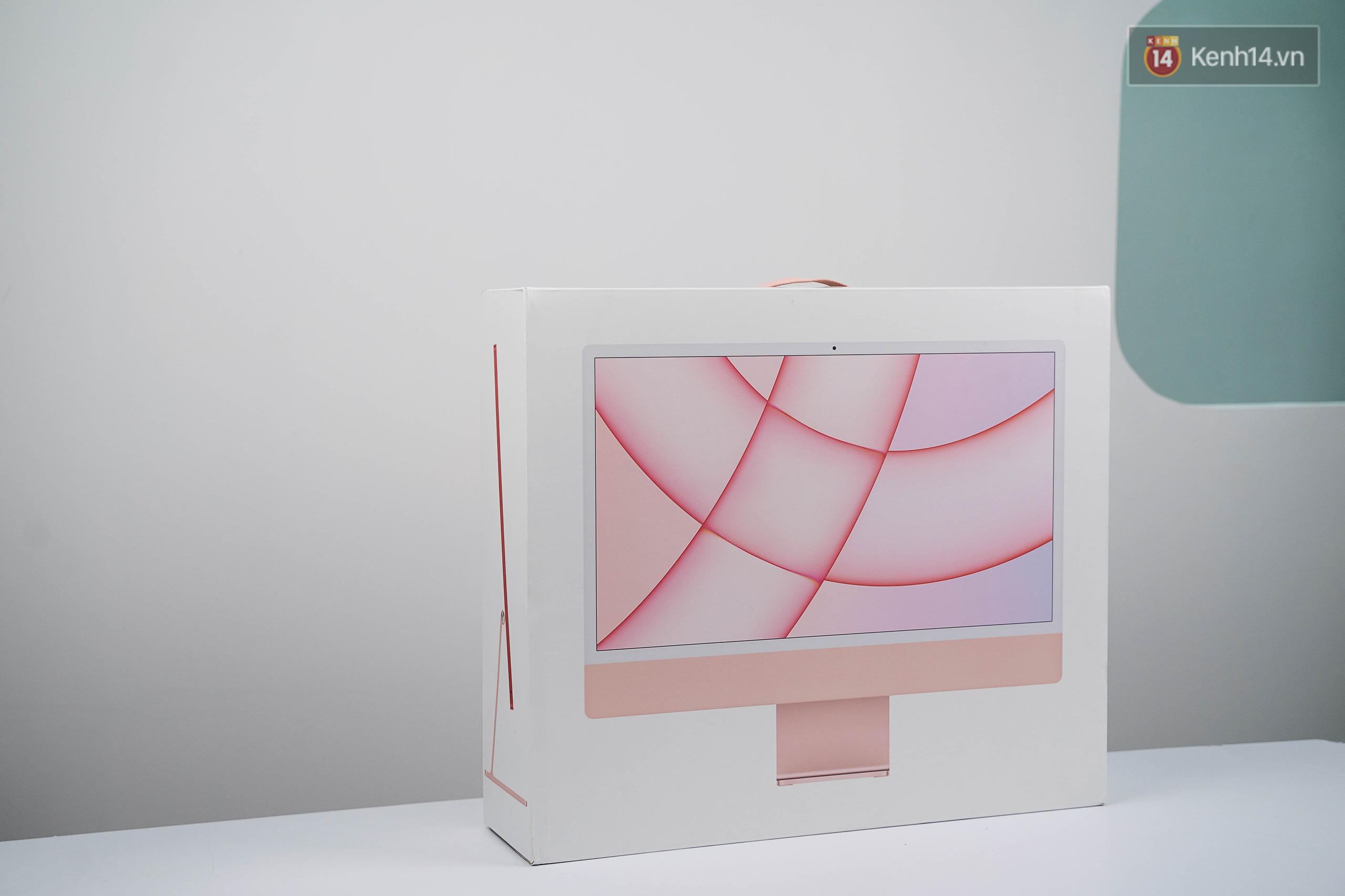 Mở hộp chiếc iMac 2021 đỏ ki&ecirc;u sa sang chảnh vừa về Việt Nam, nh&igrave;n l&agrave; muốn chốt đơn ngay! - Ảnh 2.