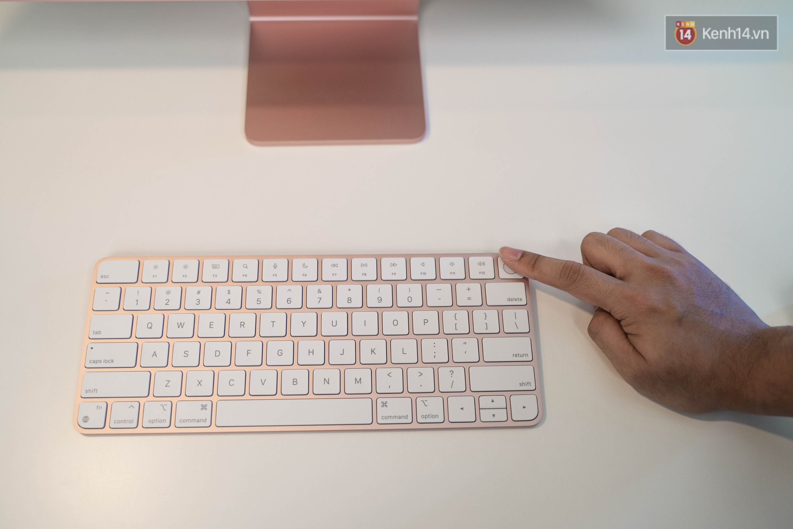 Mở hộp chiếc iMac 2021 đỏ ki&ecirc;u sa sang chảnh vừa về Việt Nam, nh&igrave;n l&agrave; muốn chốt đơn ngay! - Ảnh 6.