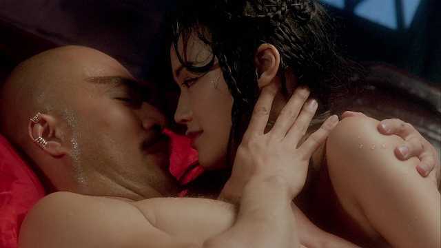 Sao nữ Thần Điêu Đại Hiệp đòi trao nụ hôn đầu cho bom sex đàn chị, còn tiết lộ lý do nóng bỏng cực độ - Ảnh 9.