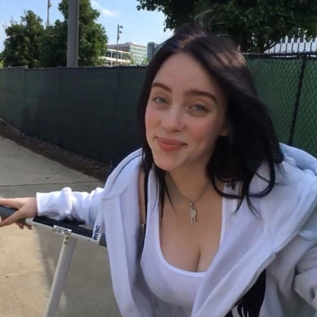 Hành trình Billie Eilish lột xác: Đóng thùng không hở 1cm vì bị lạm dụng tình dục và màn bung xoã sexy khiến thế giới nghẹt thở - Ảnh 10. Hành trình Billie Eilish lột xác: Đóng thùng không hở 1cm vì bị lạm dụng tình dục và màn bung xoã sexy khiến thế giới nghẹt thở - Ảnh 10.
