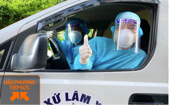 Trốn vợ con, 2 tài xế chạy xe cứu thương từ Nghệ An ra chi viện cho tâm dịch Bắc Giang - Ảnh 1.