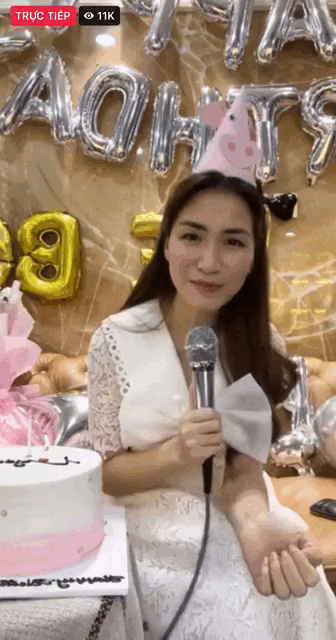 M&agrave;n livestream ngang tr&aacute;i của Ho&agrave; Minzy: Cứ h&aacute;t l&agrave; lại tụt view c&ograve;n t&acirc;m t&igrave;nh mẹ bỉm th&igrave; người xem tăng ầm ầm - Ảnh 6.
