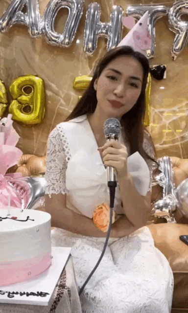 M&agrave;n livestream ngang tr&aacute;i của Ho&agrave; Minzy: Cứ h&aacute;t l&agrave; lại tụt view c&ograve;n t&acirc;m t&igrave;nh mẹ bỉm th&igrave; người xem tăng ầm ầm - Ảnh 4.