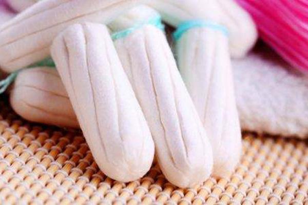 Nữ sinh 21 tuổi bị mắc kẹt tampon trong người, bác sĩ dở khóc dở cười nhắc nhở 3 lưu ý để tránh gặp tình trạng tương tự - Ảnh 2.