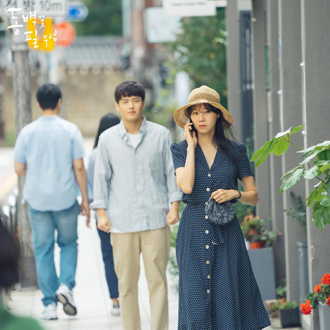Những bộ cánh trong phim đẹp trường tồn của Gong Hyo Jin, xem xong là dứt khoát lên trình mix đồ - Ảnh 8.