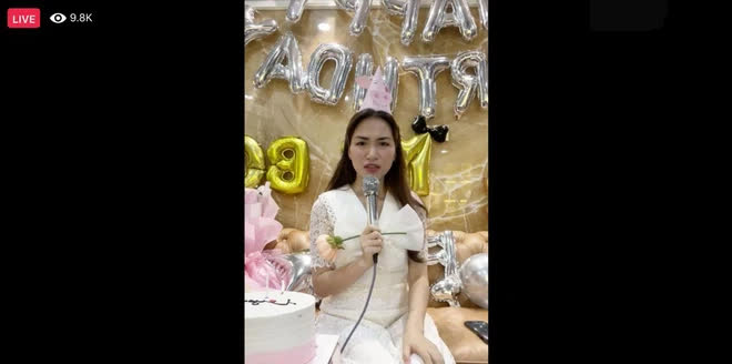 M&agrave;n livestream ngang tr&aacute;i của Ho&agrave; Minzy: Cứ h&aacute;t l&agrave; lại tụt view c&ograve;n t&acirc;m t&igrave;nh mẹ bỉm th&igrave; người xem tăng ầm ầm - Ảnh 3.