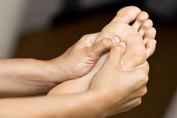 Người sống lâu thường có 4 điểm chung ở chân và bàn chân, bạn chiếm càng nhiều thì cơ thể càng khỏe mạnh - Ảnh 1.