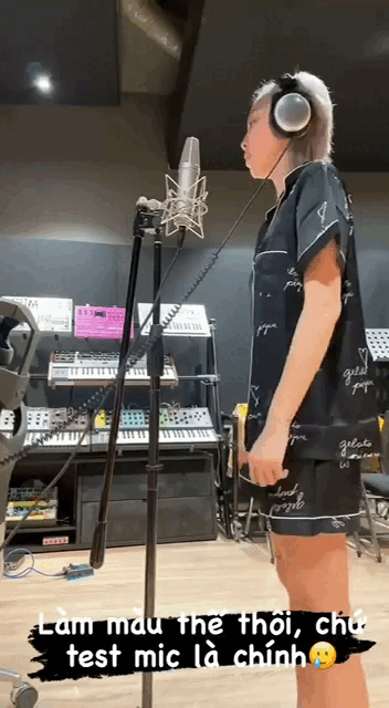 T&oacute;c Ti&ecirc;n khoe studio tại gia chấp h&agrave;nh gi&atilde;n c&aacute;ch x&atilde; hội nhưng l&agrave;m g&igrave; m&agrave; bị Touliver c&aacute;u thế n&agrave;y? - Ảnh 3.