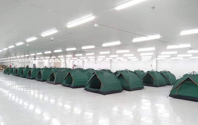 Chỗ ăn, ở chưa c&oacute; tiền lệ của c&ocirc;ng nh&acirc;n trong khu c&ocirc;ng nghiệp Bắc Ninh - Ảnh 1.