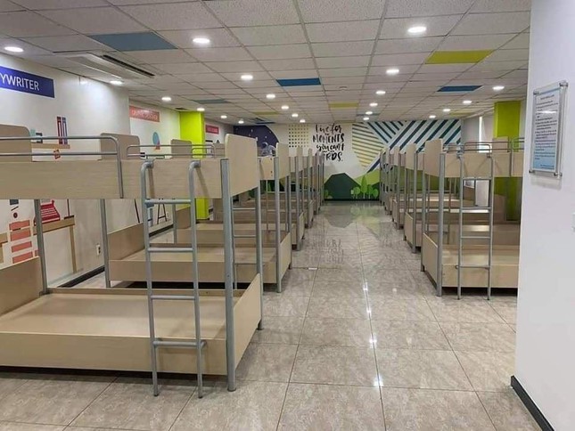 Chỗ ăn, ở chưa c&oacute; tiền lệ của c&ocirc;ng nh&acirc;n trong khu c&ocirc;ng nghiệp Bắc Ninh - Ảnh 2.
