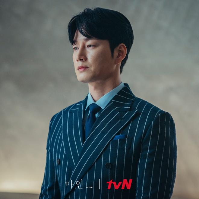 Gã chồng bệnh hoạn ở Mine - Lee Hyun Wook: Từ chàng trai trốn bố mẹ đi học diễn xuất đến ác nam bị ghét nhất nhì phim Hàn - Ảnh 9.