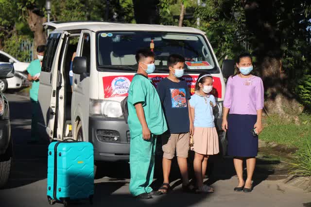 Xúc động hình ảnh y, bác sĩ Bệnh viện TW Huế tình nguyện lên đường hỗ trợ Bắc Giang chống dịch COVID-19 - Ảnh 6.