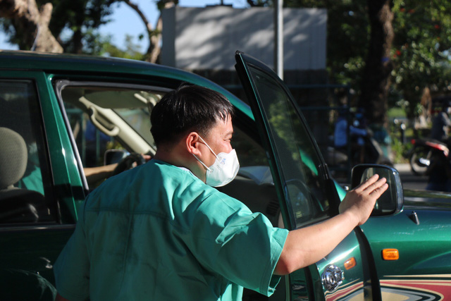 Xúc động hình ảnh y, bác sĩ Bệnh viện TW Huế tình nguyện lên đường hỗ trợ Bắc Giang chống dịch COVID-19 - Ảnh 9.