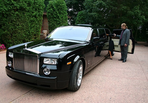 Huyền thoại tài phiệt mua 30 chiếc Rolls-Royce hơn 460 tỷ, cưng vợ siêu mẫu kém 30 tuổi như bà hoàng và cái kết bất ngờ vì vỡ nợ - Ảnh 10.